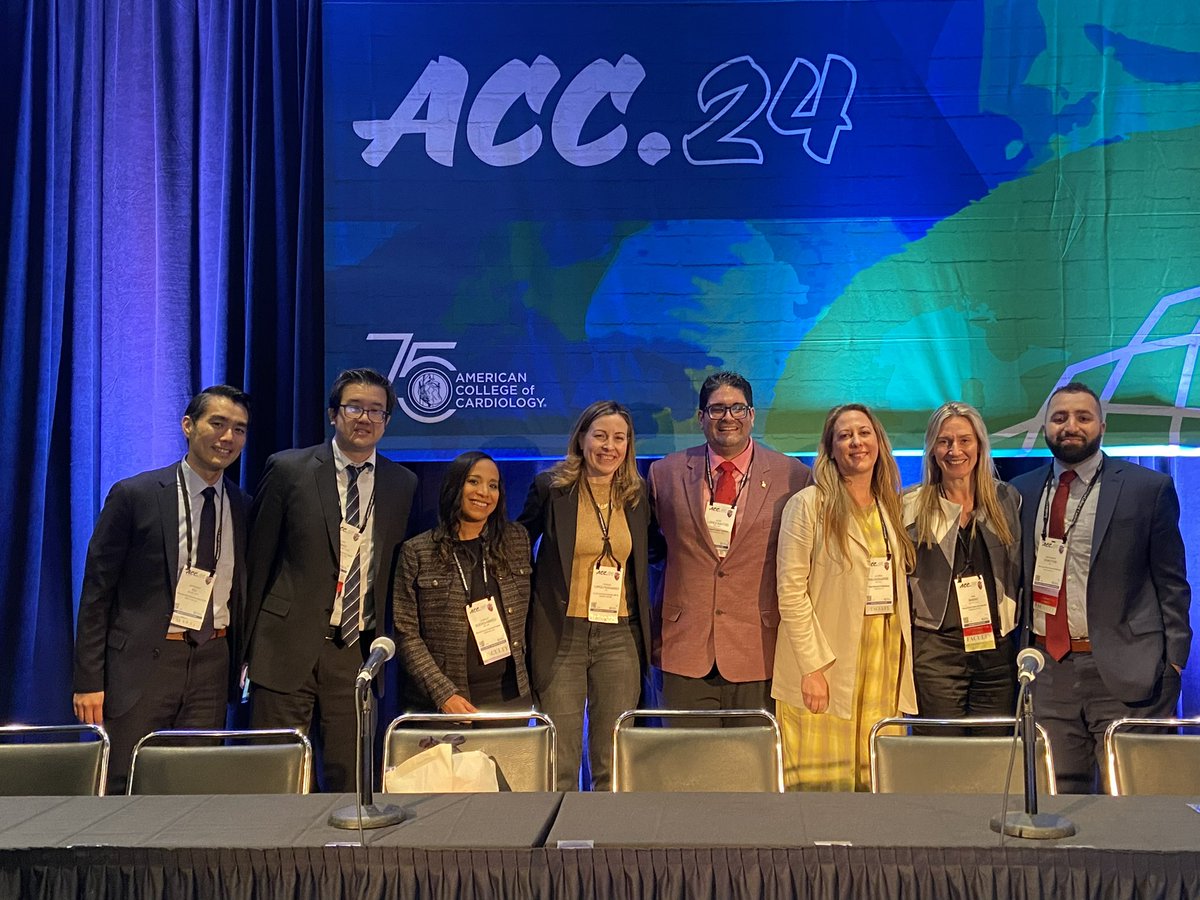 When Juan puts on eclipse 👓… it’s on like Donkey Kong to finish #ACC24 with 🥊 in #cardioonc @DrTochiOkwuosa v me @TeresaLpezFdez1 v @AnthonyYuMD @CardioOnc_MR_CT v @onco_cardiology …with @GiselleSA_MDPhD @MohaK92 @AnaBaracCardio in the middle. Who won? We all did.🏆 😀