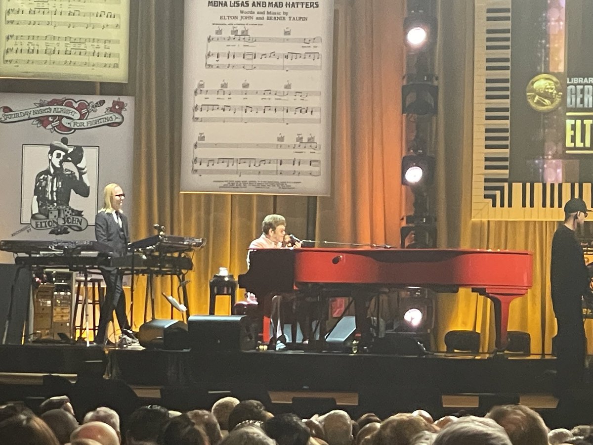 Thank you Library of Congress & @wetatvfm for a phenomenal night honoring Elton John and Bernie Taupin. #GershwinPrizePBS #GershwinPrize @wqptpbs