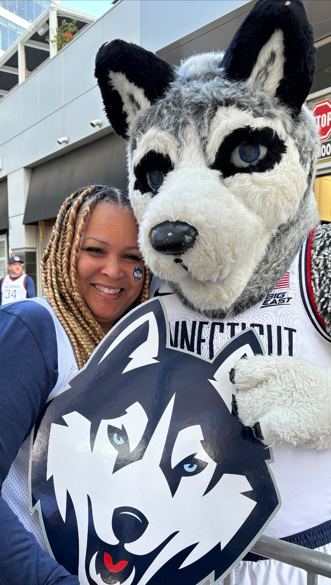 #Uconnselfie