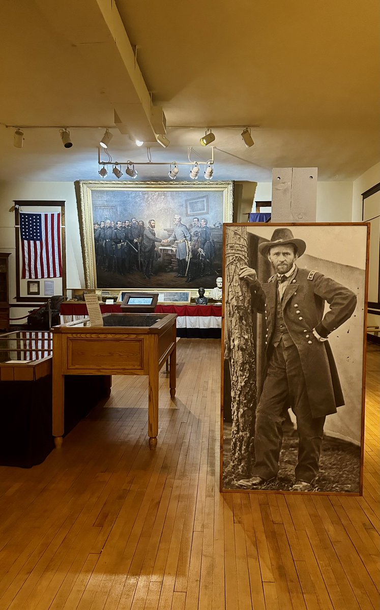 #Grant #LeeSurrender #CW 

[The original painting 👇👇👇 is housed at Grant Museum in #Galena #IL]