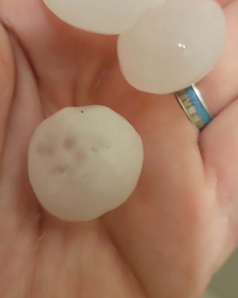 NETexasMedia's tweet image. Just smaller than pingpong ball sized hail in Greenville Tx. Waiting on admin as she’s is reporting golfball sized hail also falling. #txwx