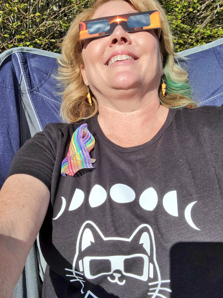 #SolarEclipse2024 #party <a href="/CardinalsLHS/">Lawrence High School</a>