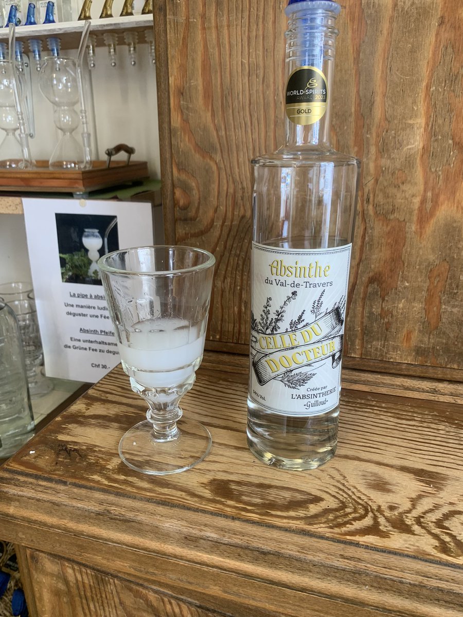 Amaretto1973's tweet image. 約20時間かけて訪れた
アブサン発祥の地。
クベェ　ポンタルリエでいただく
味わいは、また格別です。

#Absinthe
#Pontarlier 
#Coubet