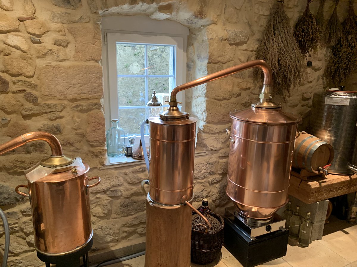 Amaretto1973's tweet image. 約20時間かけて訪れた
アブサン発祥の地。
クベェ　ポンタルリエでいただく
味わいは、また格別です。

#Absinthe
#Pontarlier 
#Coubet