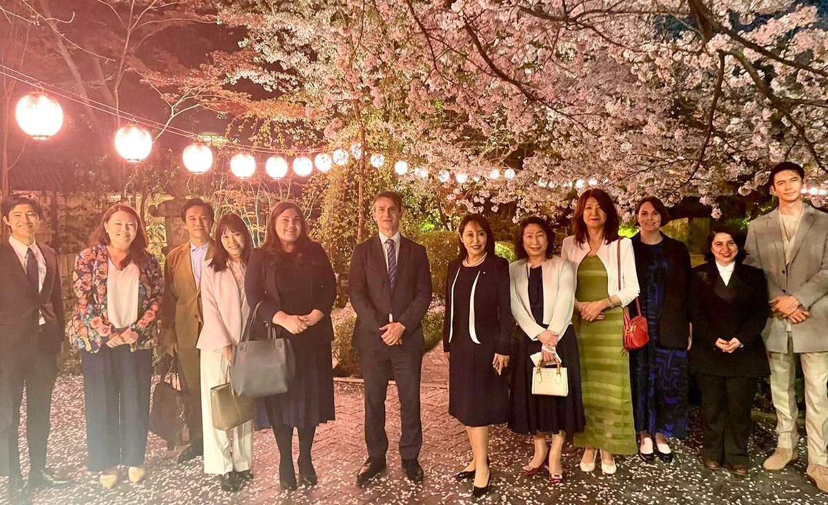 森まさこ参議院議員と福島の起業家の方々を大使館にお迎えしました。福島の強靭さにあらためて感銘を受けます We welcomed Mori Masako and a delegation of entrepreneurs from Fukushima to the embassy. The resilience of Fukushima continues to impress