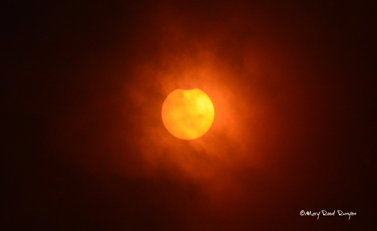 I dealt with some clouds but managed to snap a few pics #SolarEclipse2024 #HatfieldKY @WYMT @brobwx @WSAZBrandon @SpencerWeather @JoshFitzWx @Kentuckyweather @cjwxguy56 @spann @weatherchannel #ekywx #kywx #sekywx #Kentucky #SolarEclipse