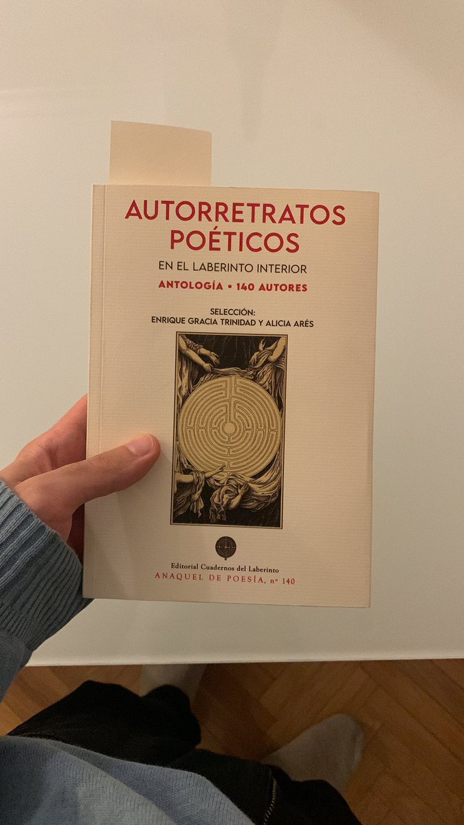 Dos de nuestros bardos, <a href="/MarinaCasadoH/">Marina Casado</a> y @AndresParisMu, participan en esta preciosa antología de autorretratos poéticos que edita Cuadernos del Laberinto (<a href="/LaberintoAres/">Cuadernos del Laberinto / Alicia Arés</a>) y que ha sido coordinada, magistralmente, por Alicia Arés y Enrique Gracia Trinidad. ¡A qué esperáis! 📚🖋️