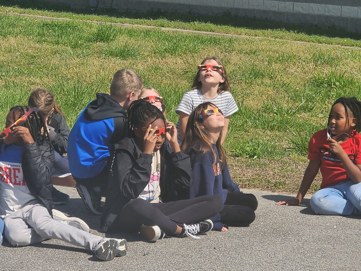 Eclipse 2024!
<a href="/CESg8trs/">Creekside Elementary</a>