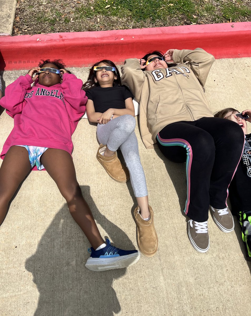 Ms_ZKraft's tweet image. 04.08.24 - Solar Eclipse @ParkwayES 
What an incredible view!! I am so glad that we were able to experience this phenomena together. There will not be another solar eclipse in this area until 2045. #LISDScience #Eclipse2024