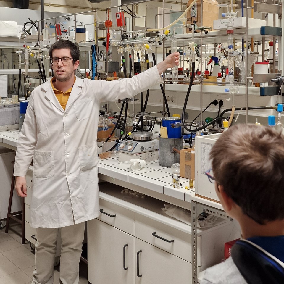 O DEQ no Dia do Técnico a 20 abril: - Conhecer um lab. de aulas de química - Conhecer um lab. de investigação em química - Conhecer um lab. à escala semi-industrial - A Química que todos adoram (experiências divertidas!) inscrições: diaaberto.tecnico.ulisboa.pt