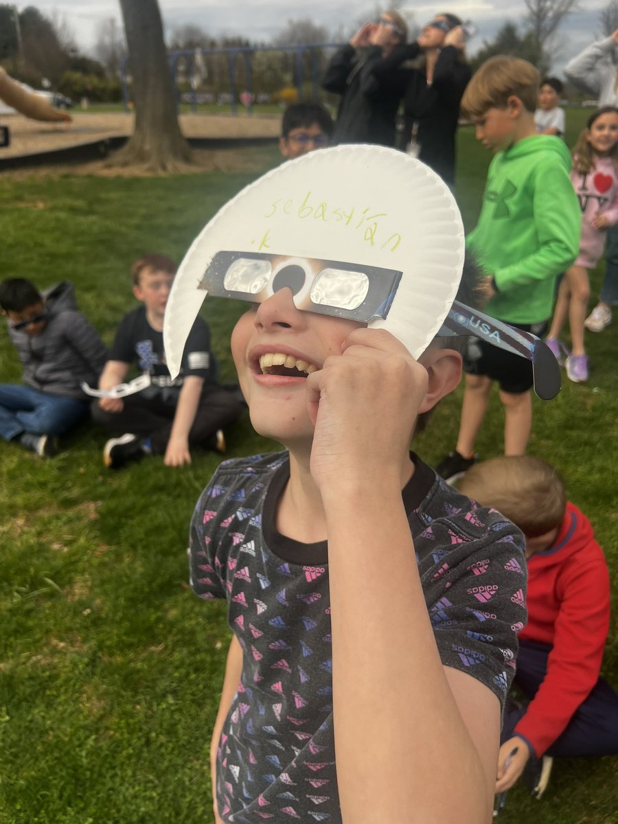 DASD_SC's tweet photo. 🌙E C L I P S E🌞 2024! ❤️🦈 #AllFinsIn #DASDPride https://t.co/OqXCtPIZE7