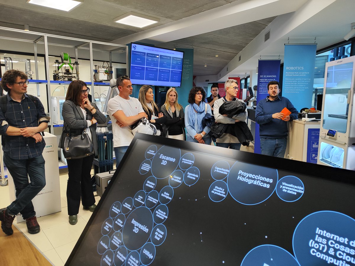 En el marc de la formació #STEAMcat vam realitzar una sessió a l'ecosistema <a href="/INGROUPTECH_/">INGROUP</a>  de #tecnologies 4.0. Vam poder gaudir de les tecnologies més puntures #impressió 3D, #realitat virtual, #metavers i la seva implementació a les aules i també de l'aula del futur.