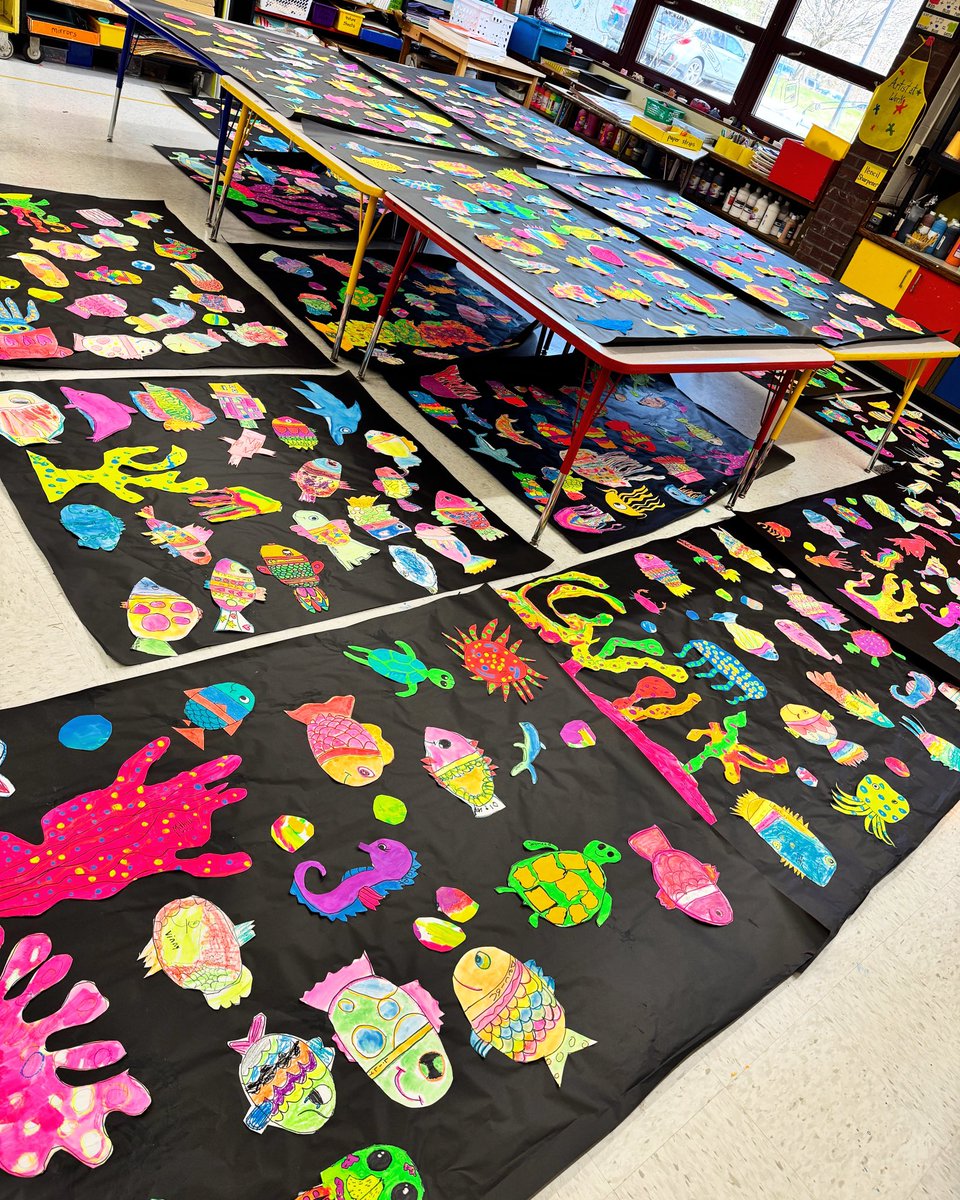 Lots of kids out today for the eclipse, so I my 3rd and 4th grade classes did something unique with the smaller groups! They got ALL 500+ sea creatures mounted on giant black banners for the Art Night Glow Gallery!