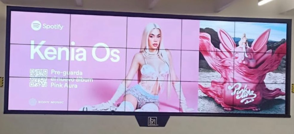 Promoción de “Pink Aura” en el aeropuerto de México. 🇲🇽
