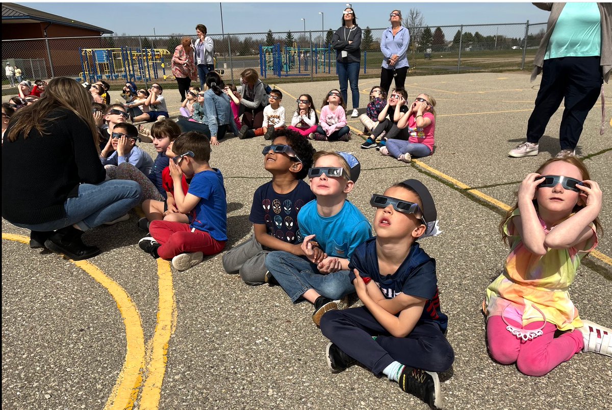 WM_Saline's tweet photo. Happy Solar Eclipse 2024! #sascompass #wmlearn https://t.co/vwuYjkDPxa