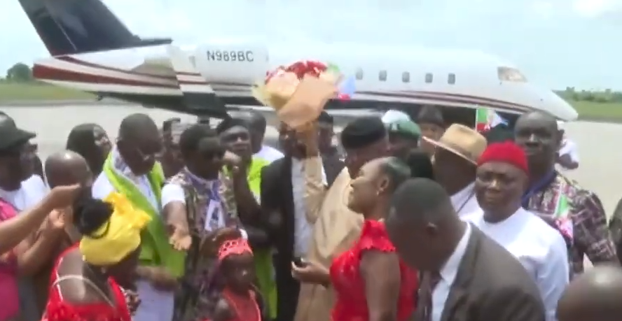 avinngblog's tweet photo. N989BC, Epic Rise. This Challenger 601 was spotted at Warri last Saturday. The same owner operated a Gulfstream III, N313MS, a couple of years ago. https://t.co/NbomwwbUok