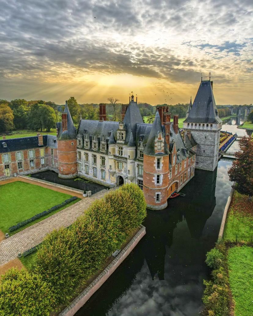 Château de Maintenon, #France. #travel #musttravel