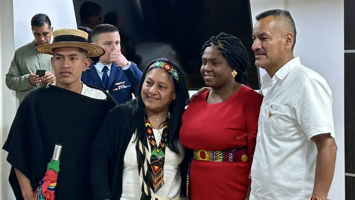 #ATENCIÓN: ¡Por primera vez, un indígena llega a un viceministerio en Colombia! El compañero Nelson Lemus, indígena del pueblo Nasa, asume desde hoy, como viceministro en @MinIgualdad_Col. Un reconocimiento a su gran trayectoria y liderazgo en el movimiento indígena.