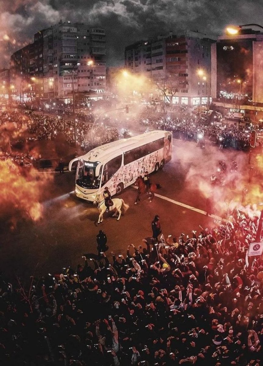 0180Mortada's tweet photo. Es vergonzoso ver a los clubes más pequeños recibir el mayor apoyo de la afición estando unidos con sus uniformes mientras el mejor club de la historia recibe lo mismo: todos deberíamos vestirnos de blanco y quemar el estadio en sus cabezas.
#RealMadridManchesterCity 
#madrid https://t.co/XkRkza5DbI
