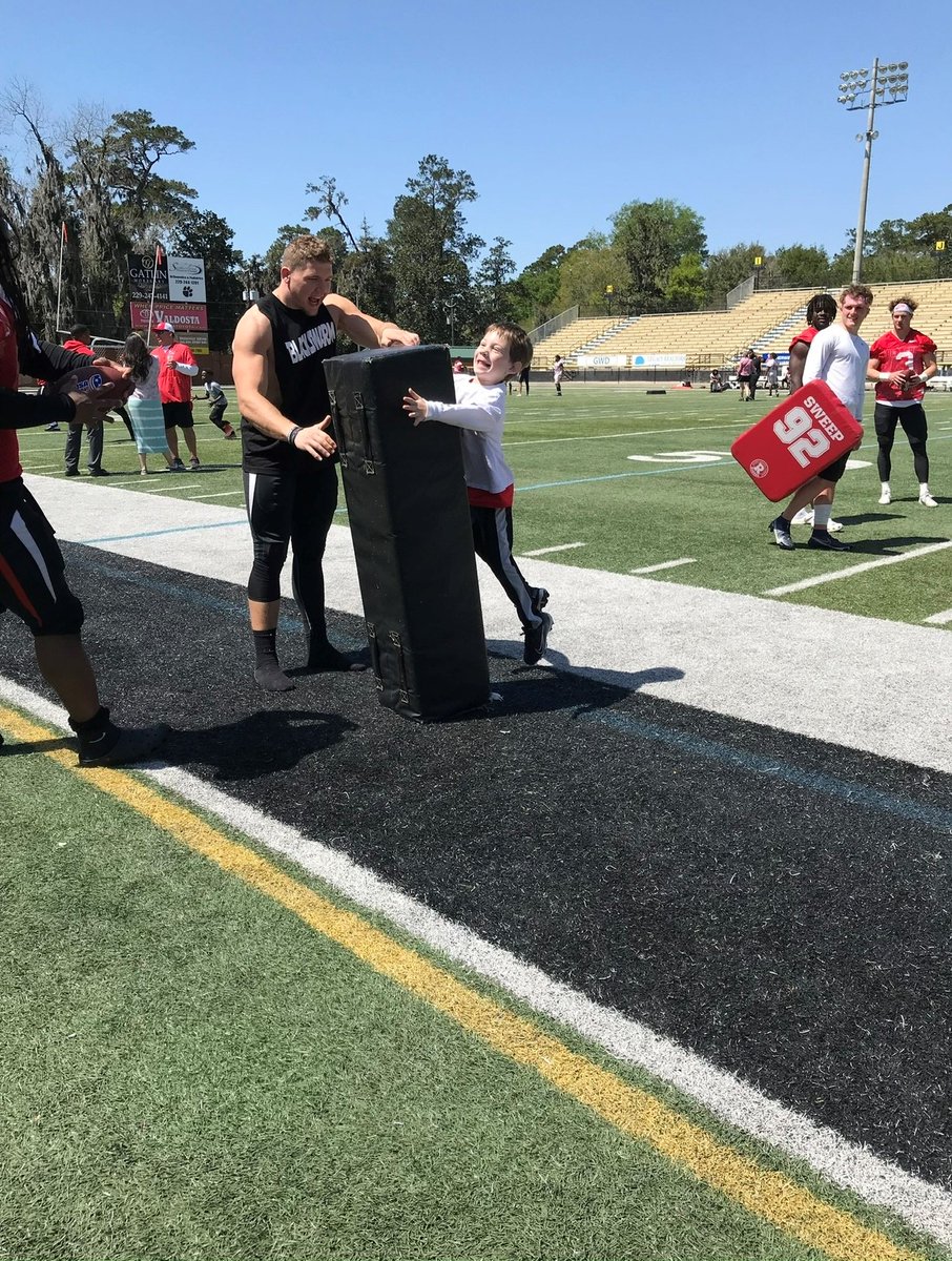 Who's ready for Blazer Kids Day? Kids grades K-5 can hang out with the VSU Football team this Saturday from 1-3 p.m. at The Baze. It's free and always a blast, so sign up here: bit.ly/3TNPbBZ 🔥 🏈 #VState #BlazerNation @valdostastatefb