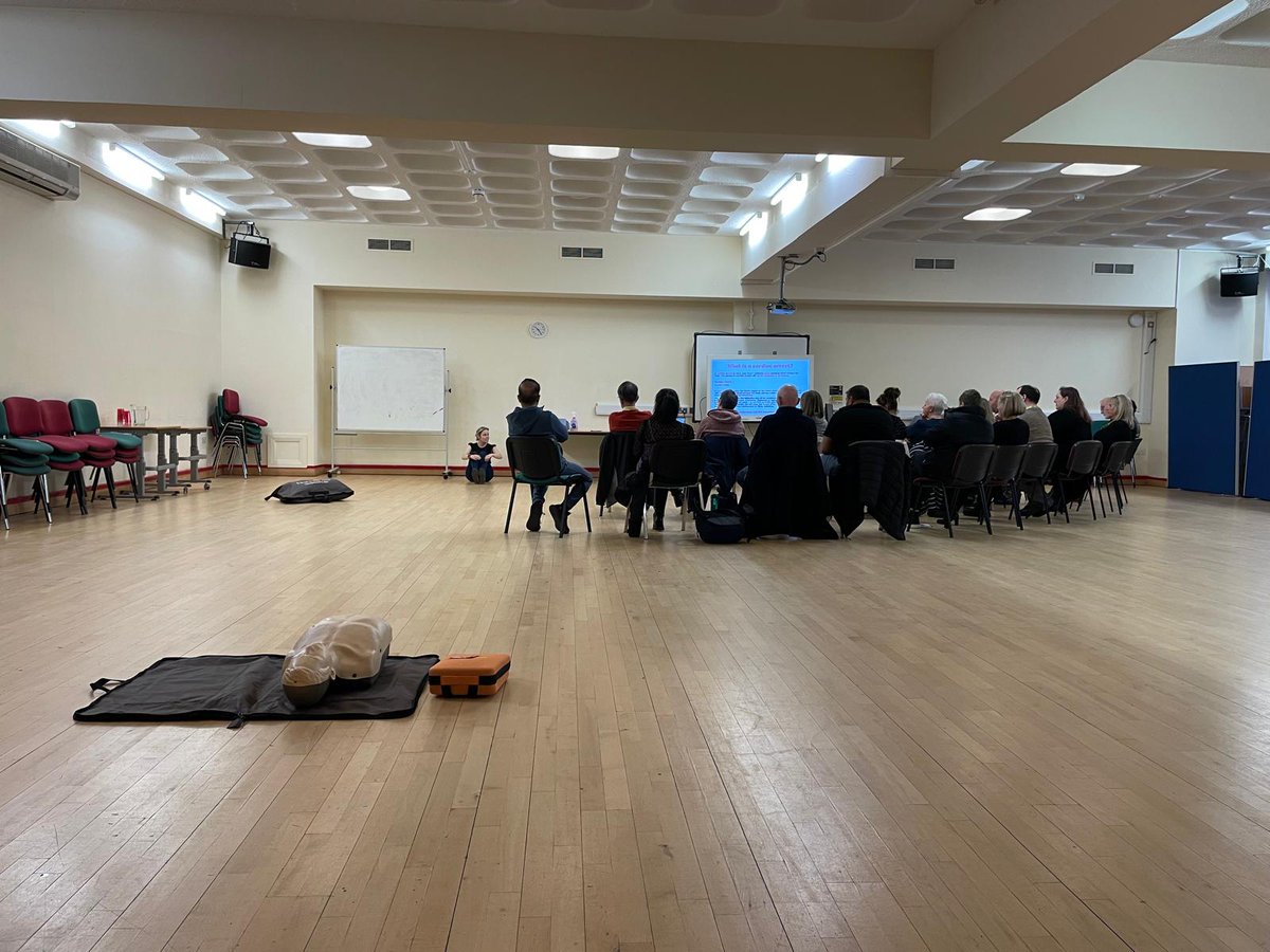 Another 19 people trained in basic lifesaving skills for free today at @suttoncollege. Thank you for having us and being such engaging learners with so many wonderful questions today! Book your training session or enquire about group sessions here: thepaulalanproject.org/training 🤍
