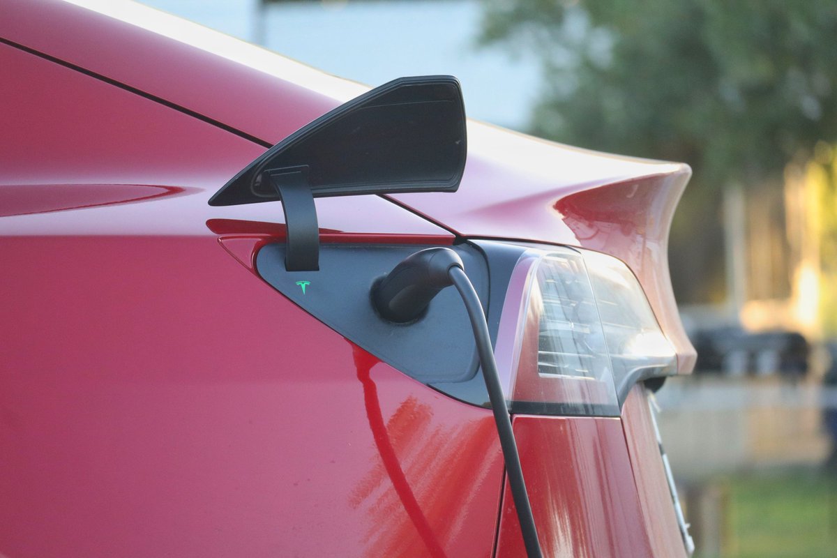 etmwo's tweet photo. Model 3 Camp Mode https://t.co/uct2hADwMn