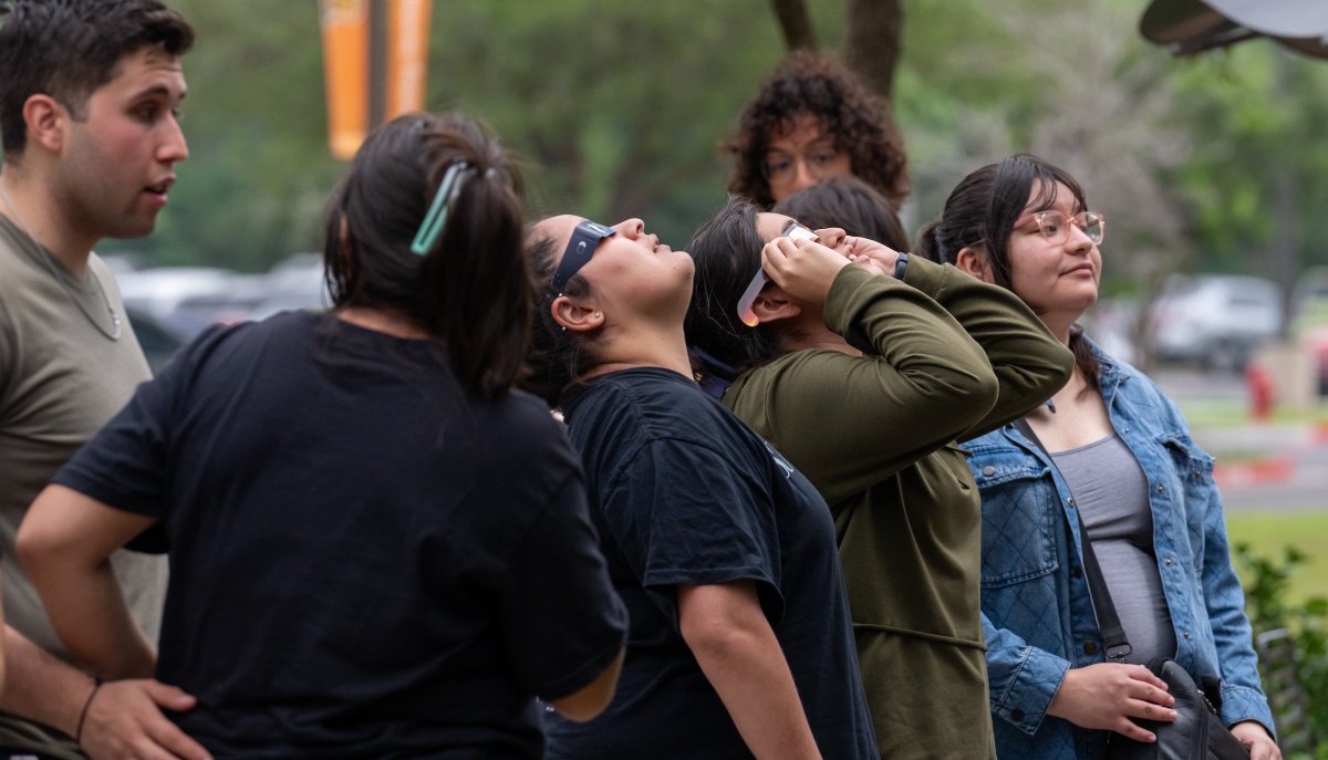 🌠🌥️The Science in Motion at UTRGV viewing event for the 2024 eclipse was an awe-inspiring experience for the community. #SolarEclipse2024 #UTRGV