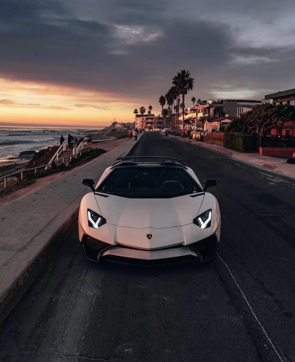 LuxuryCars365's tweet photo. Lamborghini Aventador SV Roadster ☀️ https://t.co/PKjXH4F3J5