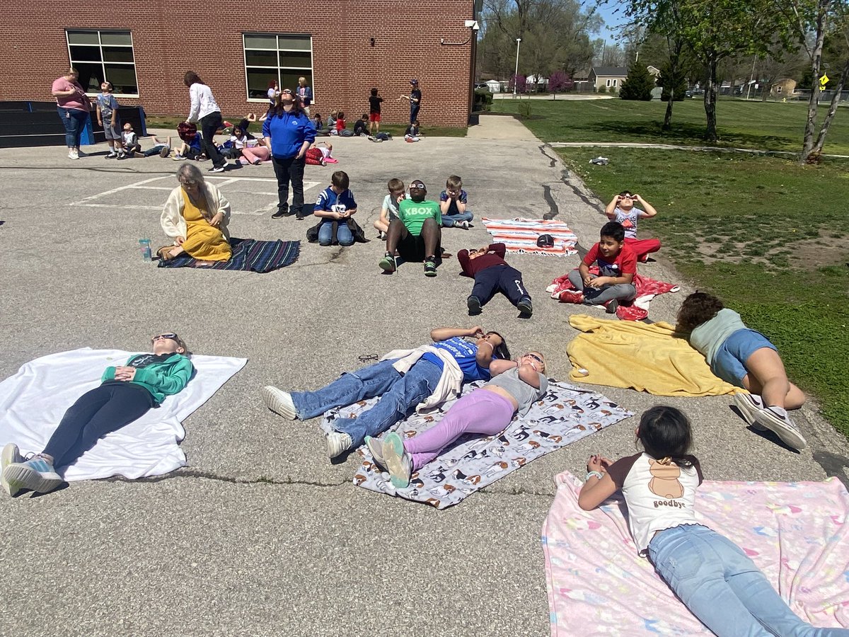 Eclipse!🌚🌞 <a href="/RV_Panthers/">Ridgeview Elementary</a>
