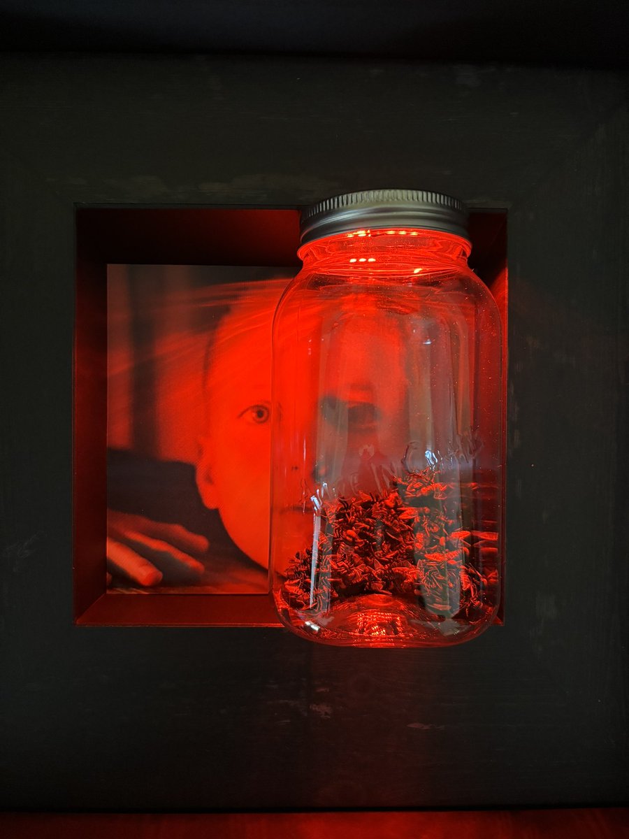 The absolutely spectacular @AliceInChains Jar of Flies 30th anniversary box set actually comes with a light up jar of flies… #JOF30