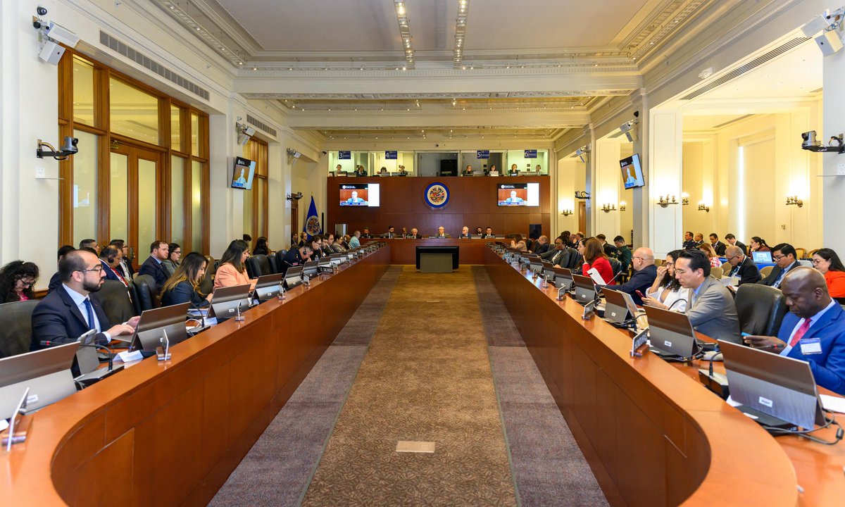 Nuestras Felicitaciones, nos llena de orgullo!!!! @PatoBullrich, Ministra Seguridad de Argentina 🇦🇷 @MinSeg, asumió la Vicepresidencia de la mesa en la IV Reunión de Autoridades Nacionales en Materia de Delincuencia Organizada Transnacional #RANDOTIV