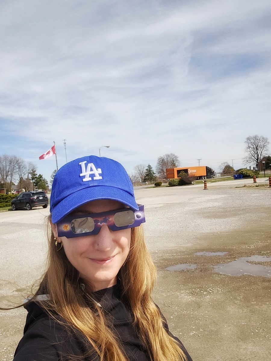 nothing like unintentionally planning a work trip to end up exactly in the path of a total solar eclipse... at a random Ontario truck stop halfway btwn Detroit & London. shoutout to the #NSF lady at DCA for gifting me eclipse glasses since i forgot mine! truly spectacular.