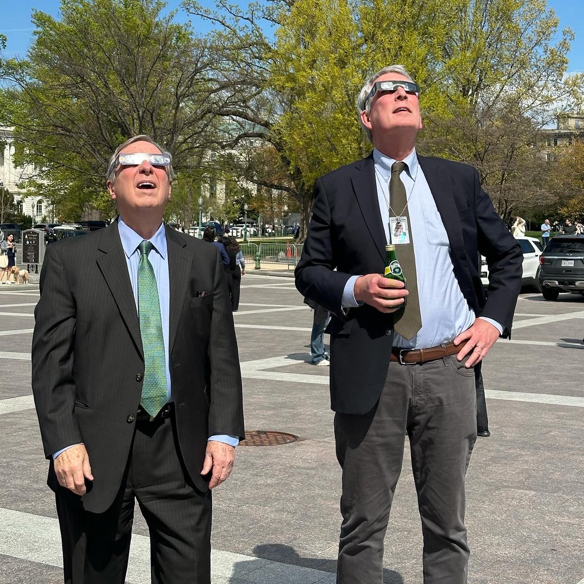 ☀️🕶️ The ultimate Congressional Monday: RTCA Members & Senators watch the partial eclipse visible from the steps of the Capitol. 🕶️☀️