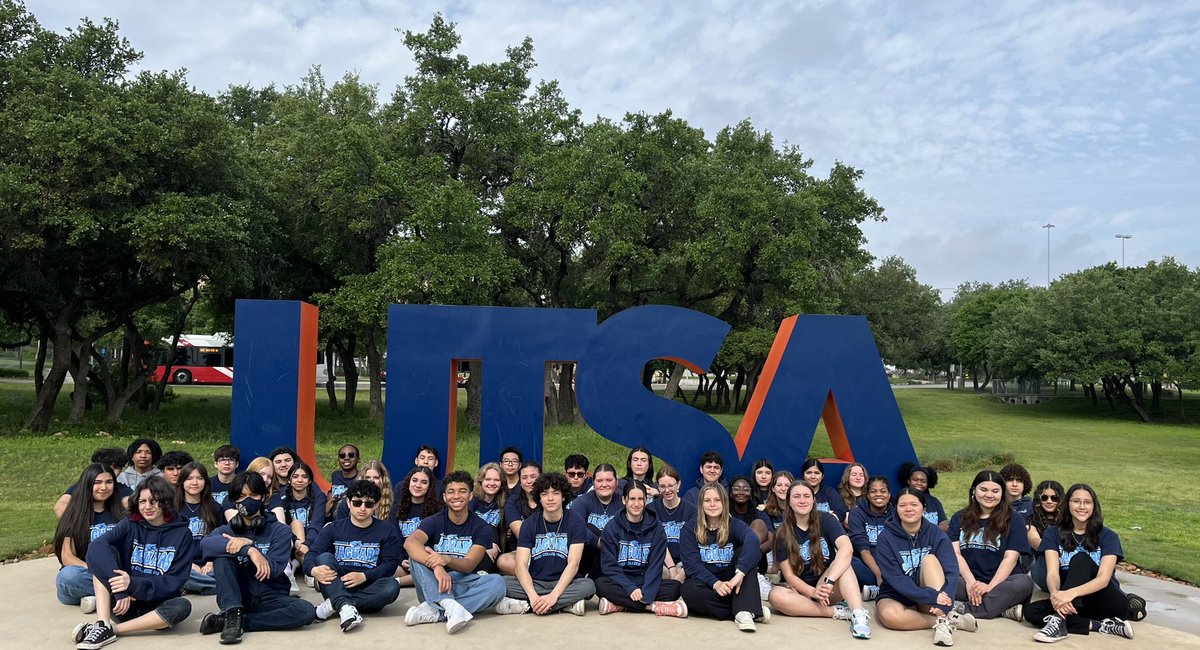 CTJ_AVID's tweet photo. Wonderful day @UTSA for our @CTJohnsonHigh AVID Class of 2026 Spring College Visit! https://t.co/hegKVQECWO