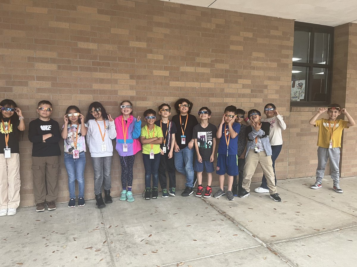 PerlaAlanis80's tweet photo. We got ready to watch the solar eclipse, but due to weather we weren’t able to see anything https://t.co/zu0LO7JZkY