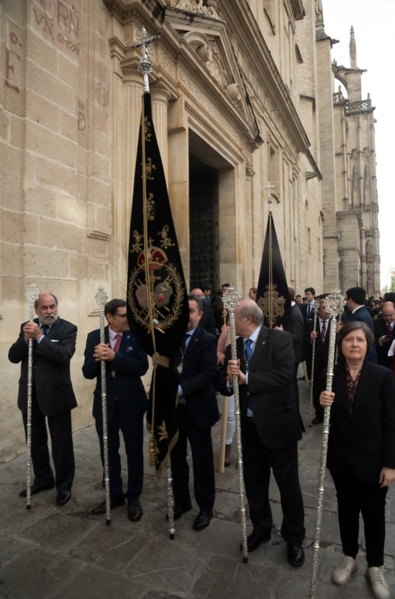 Representación corporativa de nuestra Hdad en la procesión de impedidos de la @sacramental1511 de la @P_Sagrario_SE, en la 'Dominica in albis'
📷 @manueljrrechi