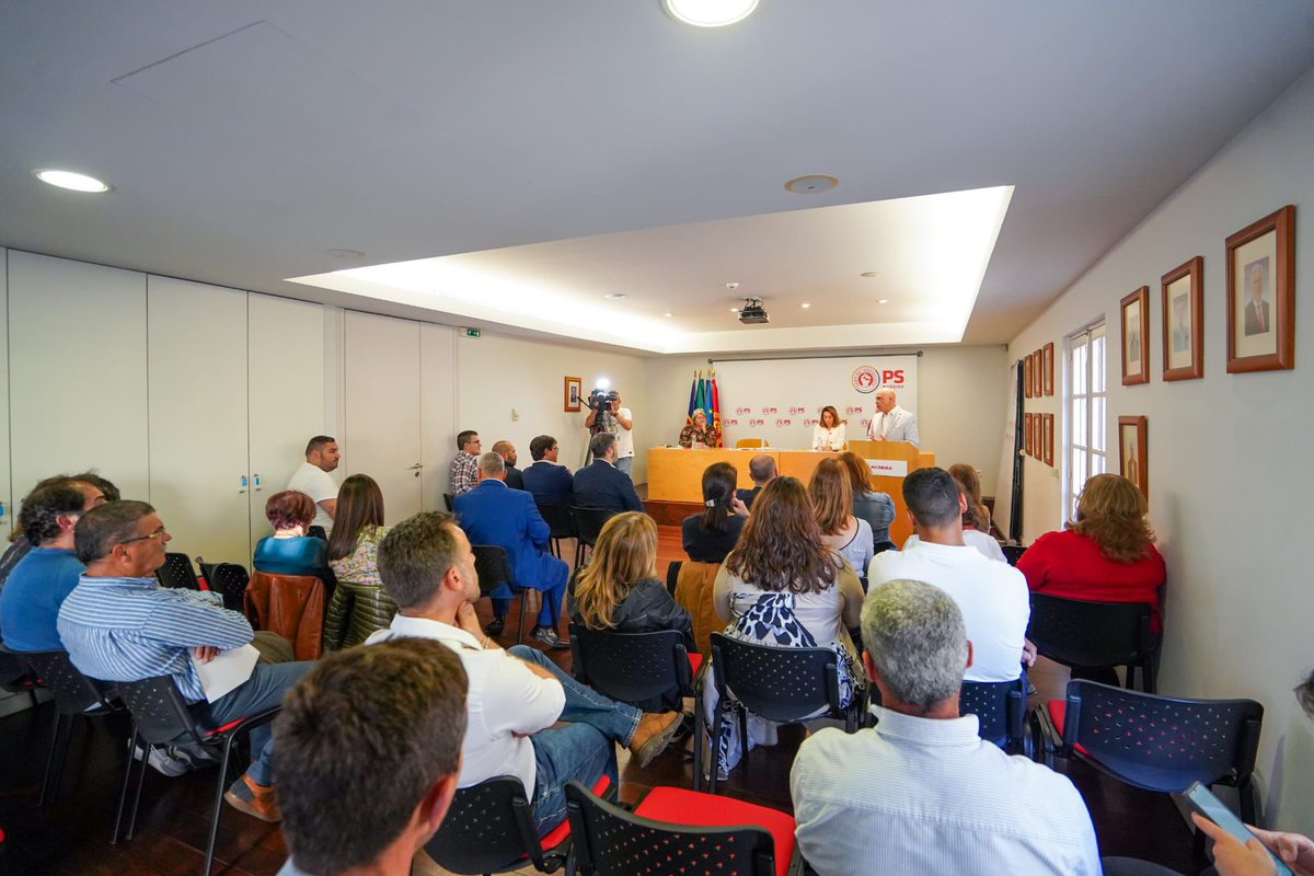 Aprovámos esta tarde a lista de candidatos do @PSMadeira às eleições legislativas regionais de 26 de maio. Temos uma equipa de excelência, experiente e motivada para melhorar a vida dos Madeirenses e Porto-Santenses. Juntos vamos virar a página na Madeira. Saiba mais aqui:…