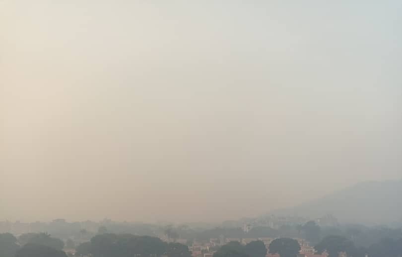 Valencia a las 5:40 mucho humo por la quema de los cerros.