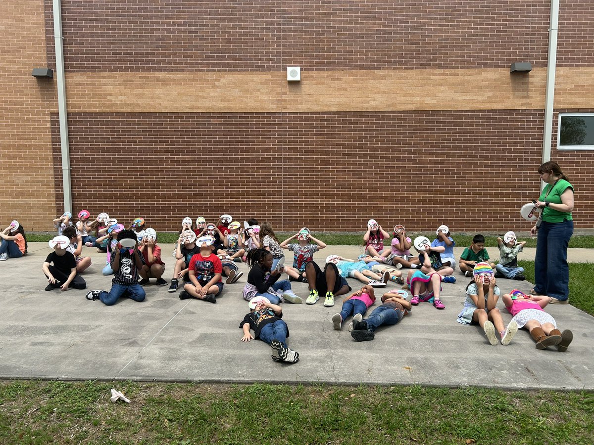 Solar eclipse fun! <a href="/wendymac_1/">Wendy McCarthy</a> 
#cpe #lpisd