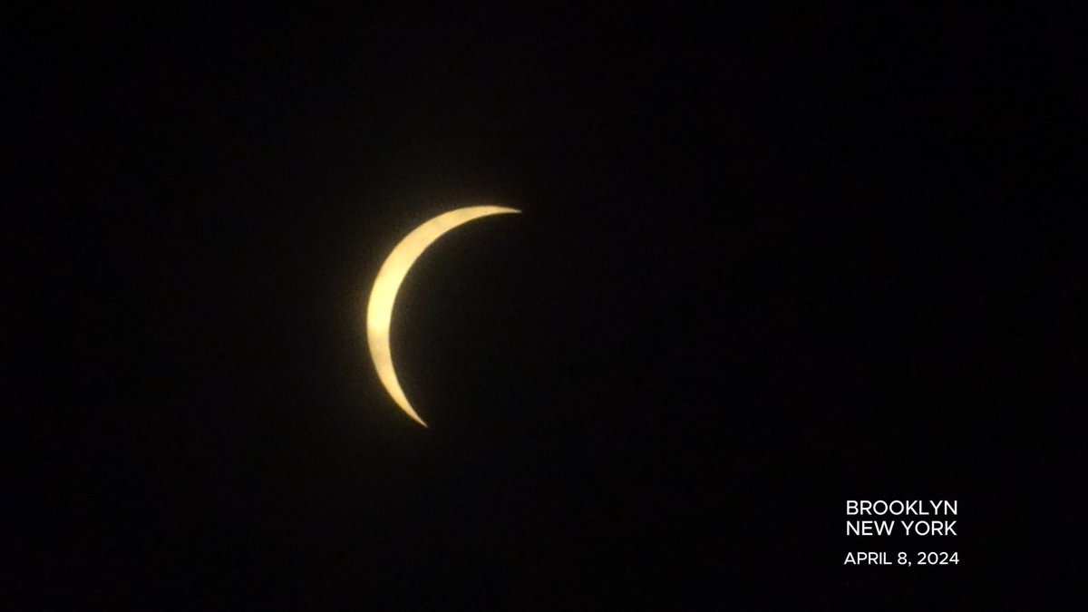 AYOREY1's tweet image. Captured this today &amp;amp; on video. Video from my view here in Brooklyn, NY #SolarEclipse2024 #SolarEclipse #NYC