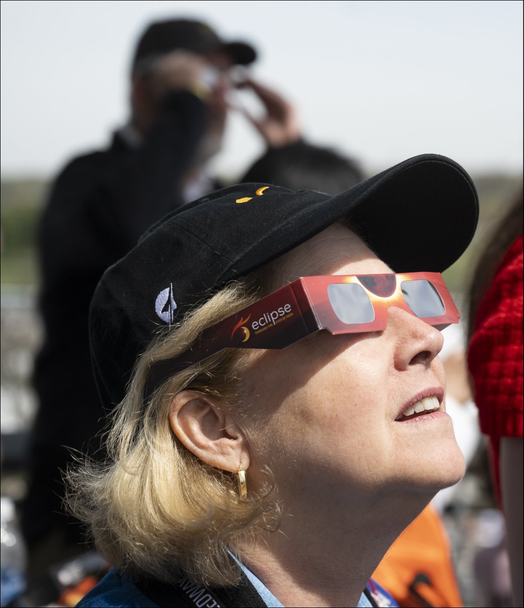 nasahqphoto's tweet photo. Check out pictures from today's #TotalSolarEclipse from our photographers in Texas, Indiana, and the District of Columbia! 📷➡️ https://t.co/SESeij4F2g https://t.co/2ZNrC9kKjx