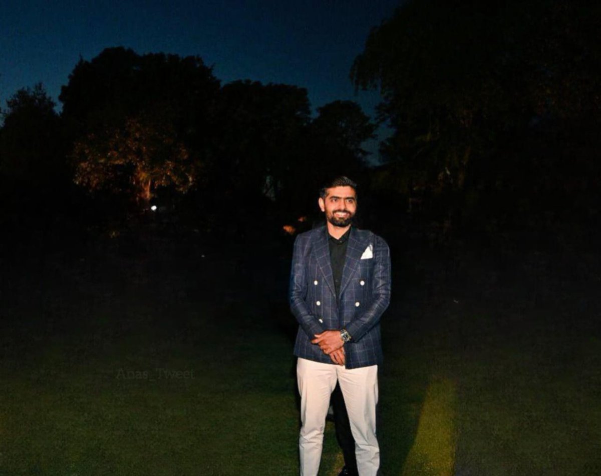 *ہمارا مقصد صرف بابر کے تصویر کو دیکھنا ہے بس ۔۔باقی بھلے تصویر لیں نہ لیں ۔۔کوئی فرق نہیں پڑتا😎*

#BabarAzamIsMyCaptain 
#عيد_الفطر