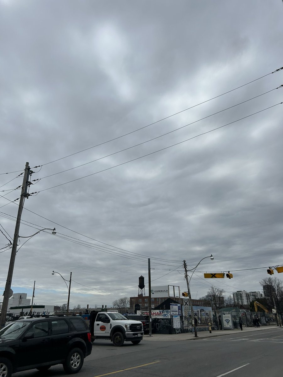 En Toronto solo se oscureció notablemente. 4/8/24 porque estaba nublado.