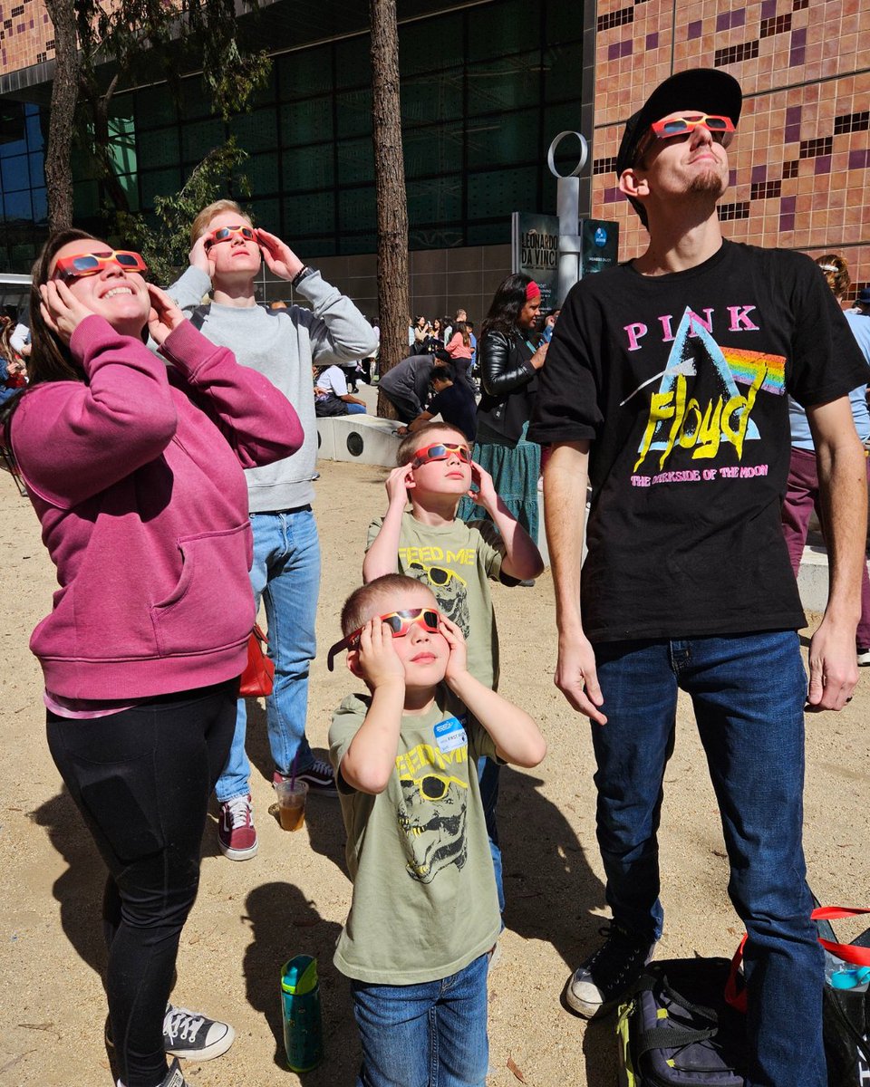 We were starstruck (pun intended!) with all the Science Center fans we got to view the solar eclipse with today! 🤩 Did you catch a glimpse of the solar eclipse today at the California Science Center? Share your experience with us!