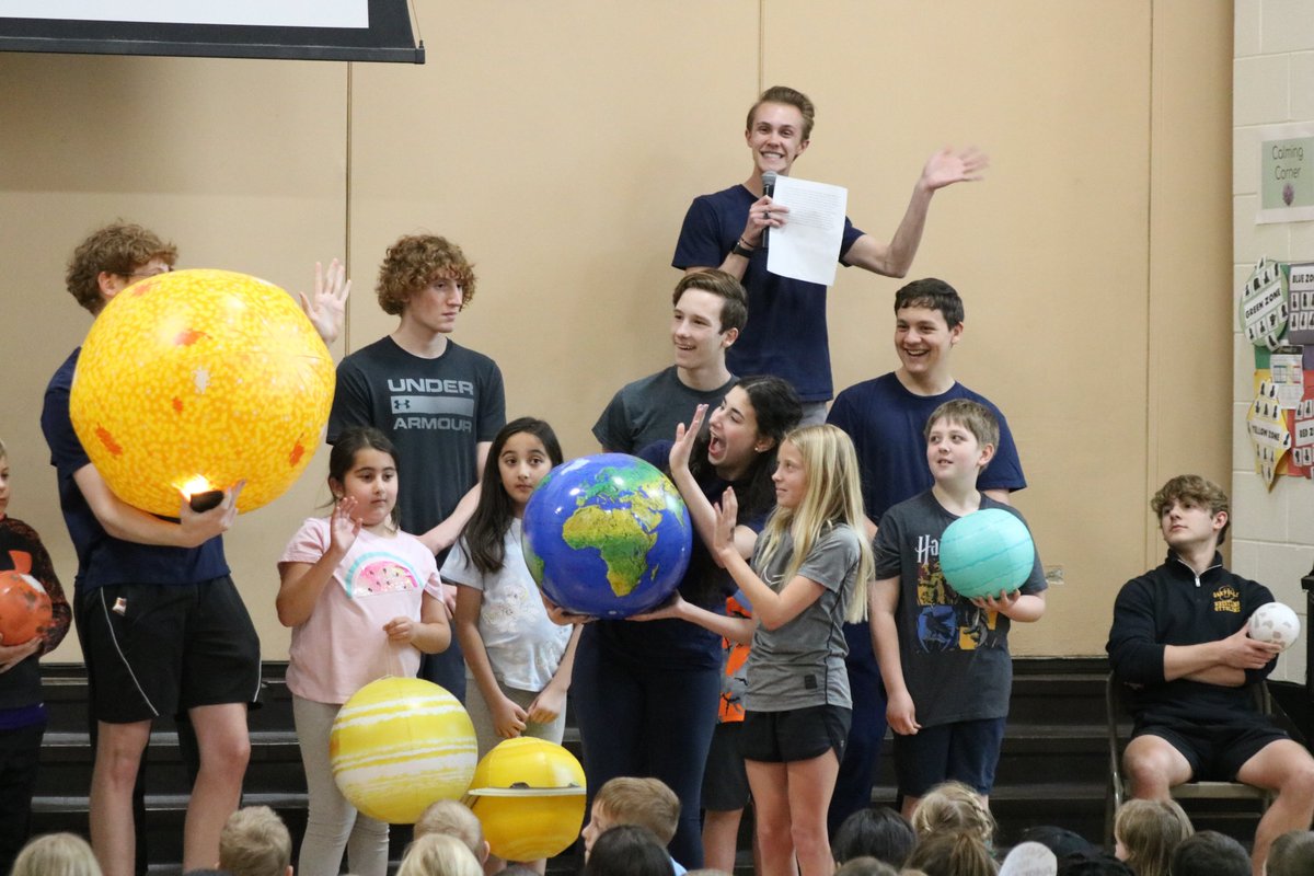 .@OHS_Tigers National Science Honor Society students visited @RogersElem to perform an informative skit about the eclipse for Rogers kids before students big and small watched the eclipse together.☀️🌑🌎 #msdr9