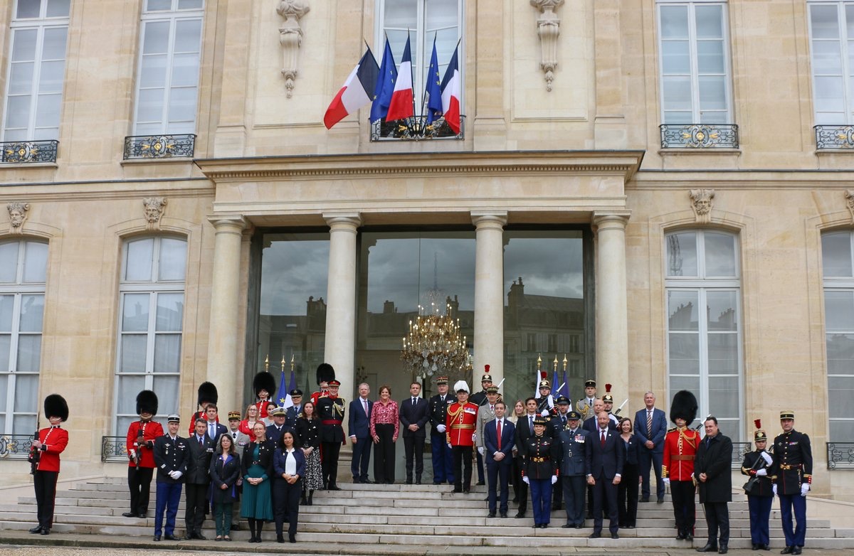 120th Anniversary of the Entente Cordiale. What a fantastic joint display at the Élysée by the Coldstream Guards and la Garde républicaine! 🇬🇧 🇫🇷 #EntenteCordiale120