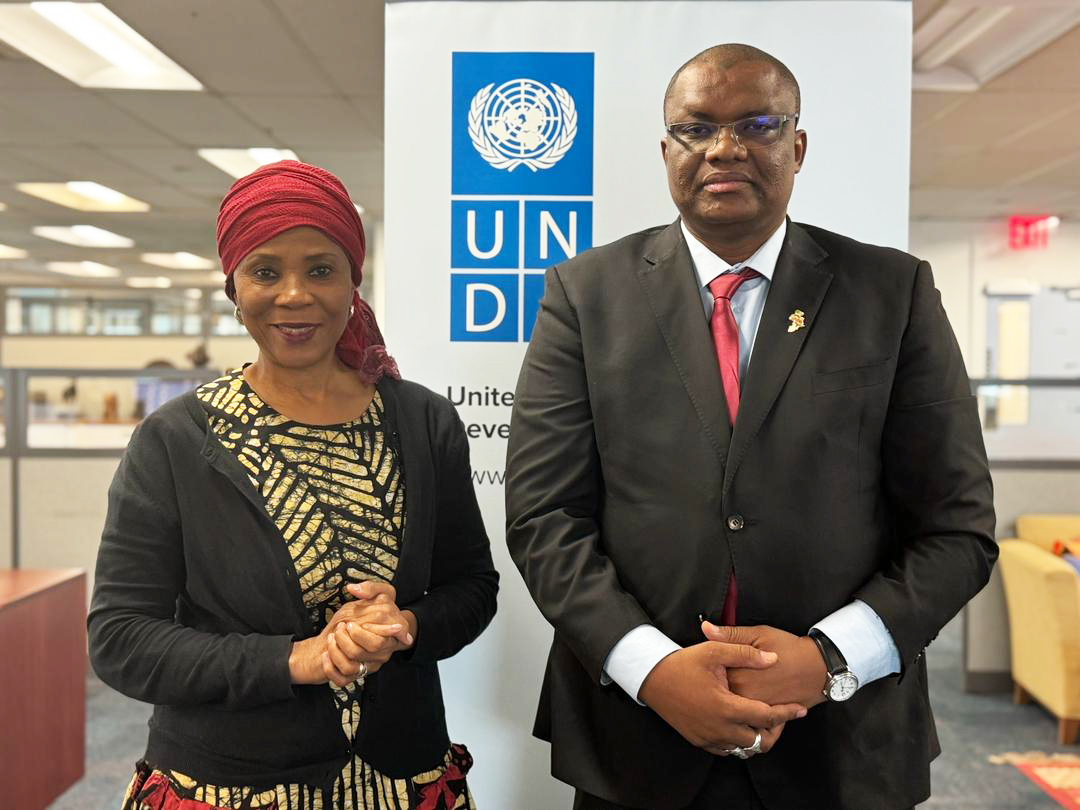 Ravi de mon entretien avec la Directrice Afrique de <a href="/UNDP/">UN Development</a> Mdm <a href="/AhunnaEziakonwa/">Ahunna Eziakonwa</a>. Cette rencontre tenue ce lundi 08 Avril au siège du #PNUD à New York a été l'occasion pour échanger avec <a href="/ahunnaeziakonwa/">Ahunna Eziakonwa</a>   sur l'agenda de la <a href="/CCRSahel/">CCRSahel</a> 
En savoir plus : 👇👇
ccrs-sahel.org/le-secretaire-…