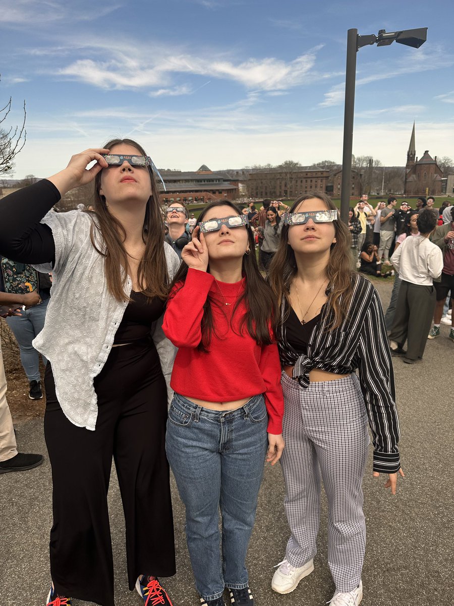 Hundreds of people from the on-campus and Middletown community gathered on Foss Hill to watch the solar eclipse hosted by the Van Vleck Observatory and @RussellLib.