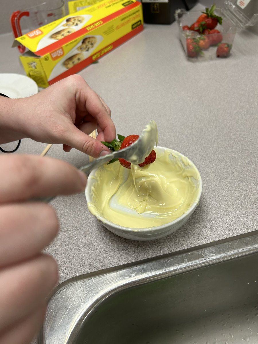 Our Foods Option students were creating chocolate covered fruit trays today!!! Check it out!!! #BuildingMomentum <a href="/WCPS72/">Wolf Creek Schools</a> #AXele7 #AXele8