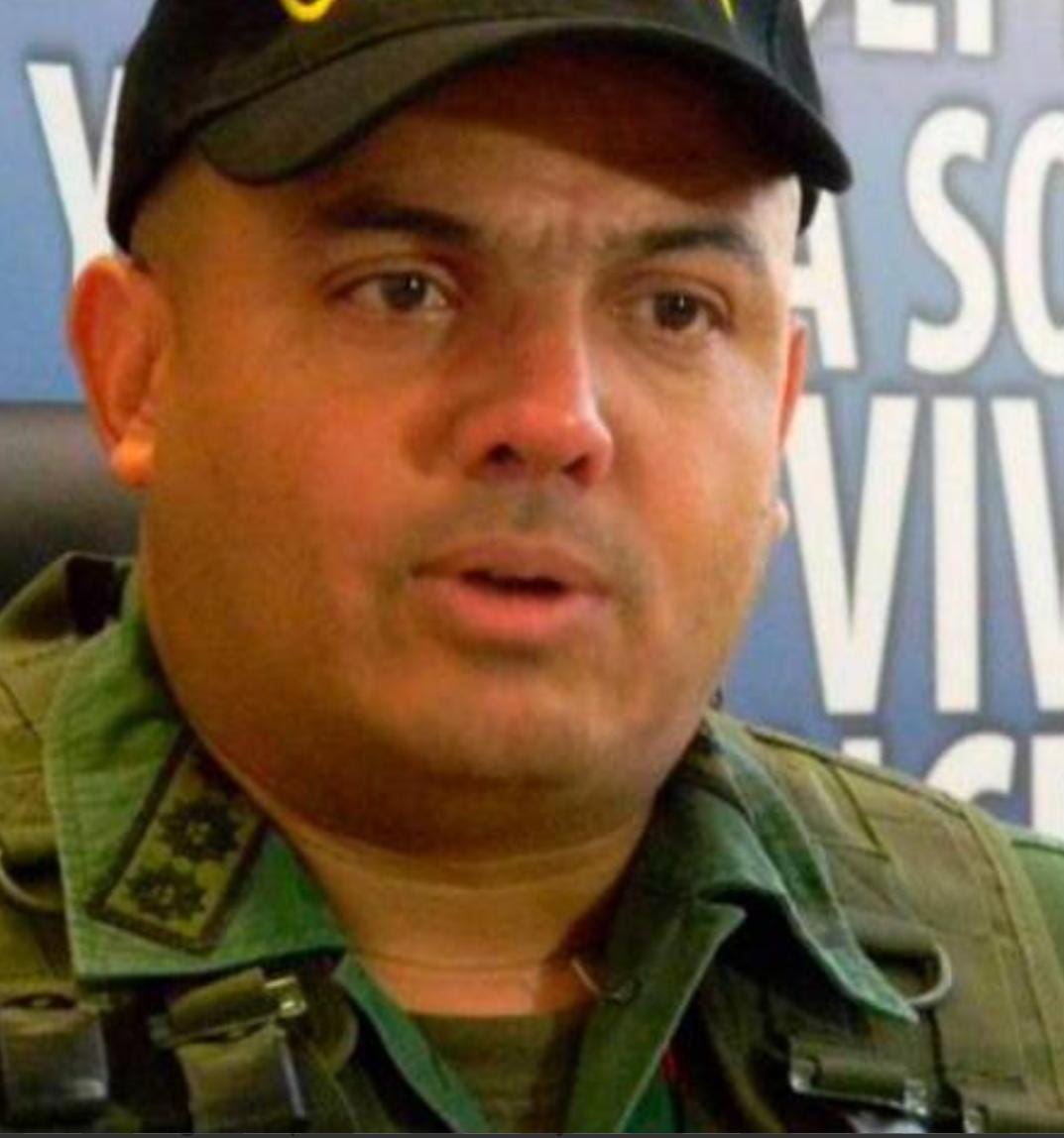 Uno de los alfiles del expresidente venezolano, Hugo Chávez, aceptó cargos en #NuevaYork por brindar ayuda a las FARC. #ClíverAlcalá permitió las operaciones de las #FARC en territorio venezolano, impidió que los detuvieran, facilitó sus operaciones de narcotrafico y les facilitó…